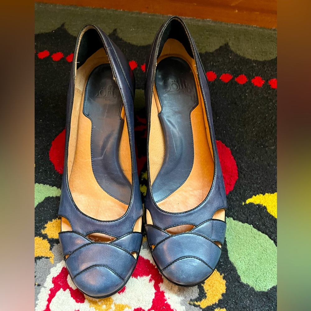 Sofft women’s low heeled navy blue pumps size 9 1/2